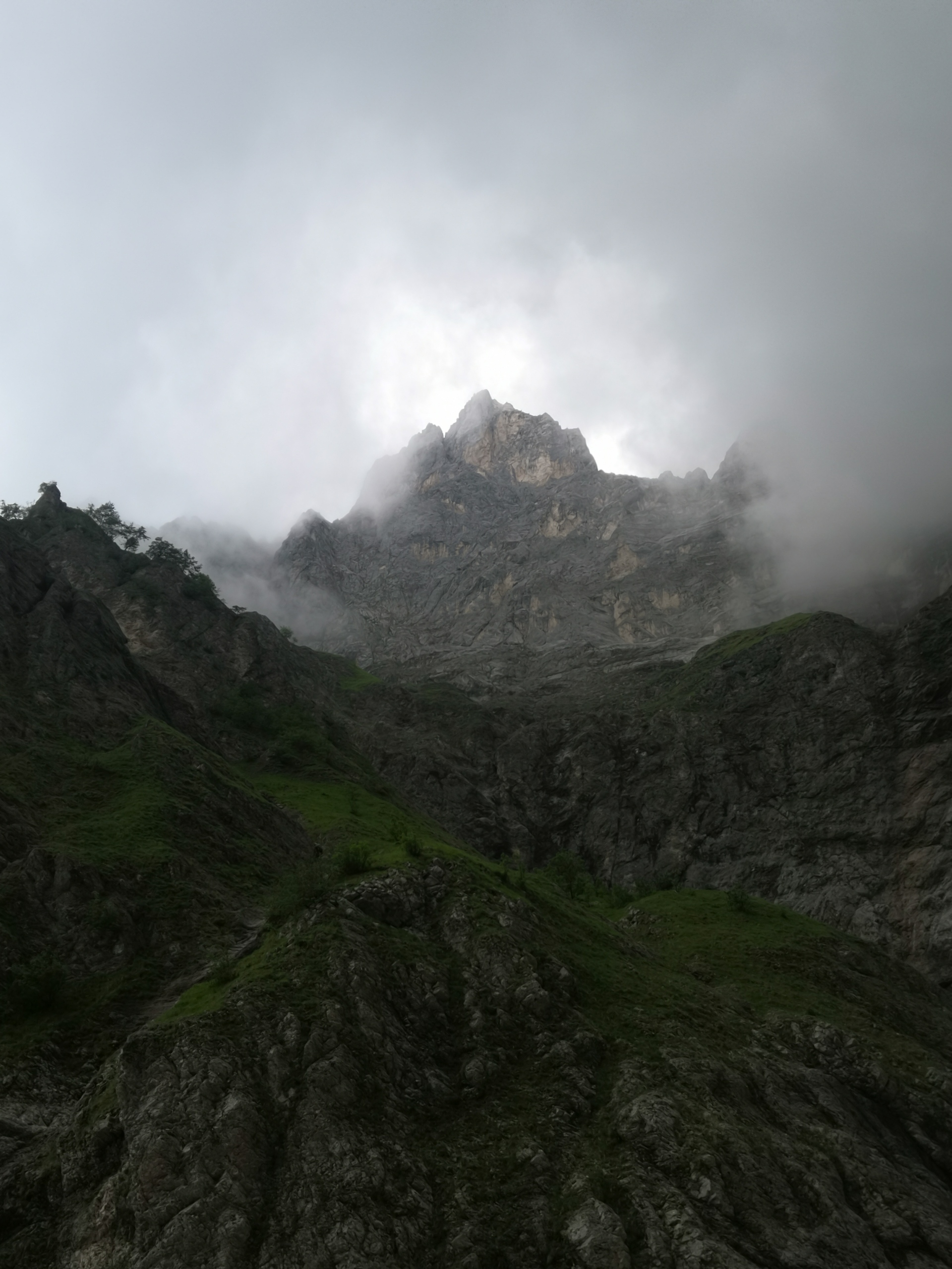 Visuale Del Luogo Incantato Di Fondo Della Salsa Teramo Abruzzo Nella Valle Del Gran Sasso
